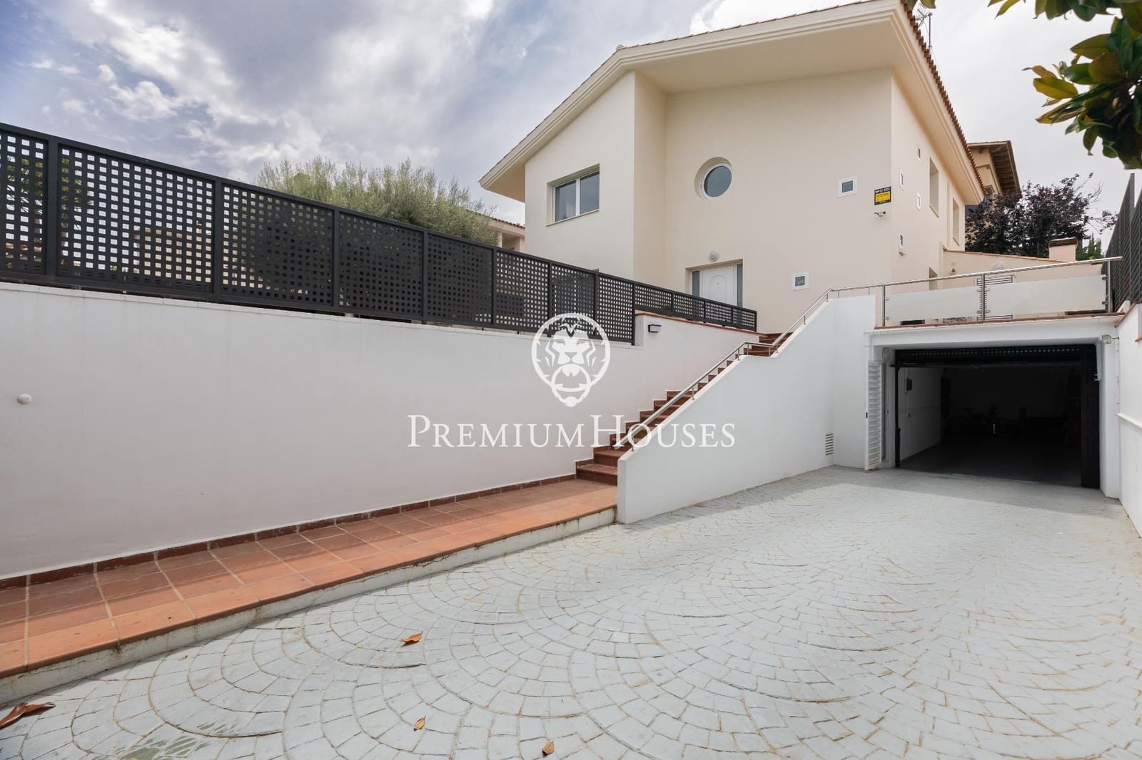 5 bedroom Villa for sale in Alella with garage - € 1,175,000 (Ref: 9846234)