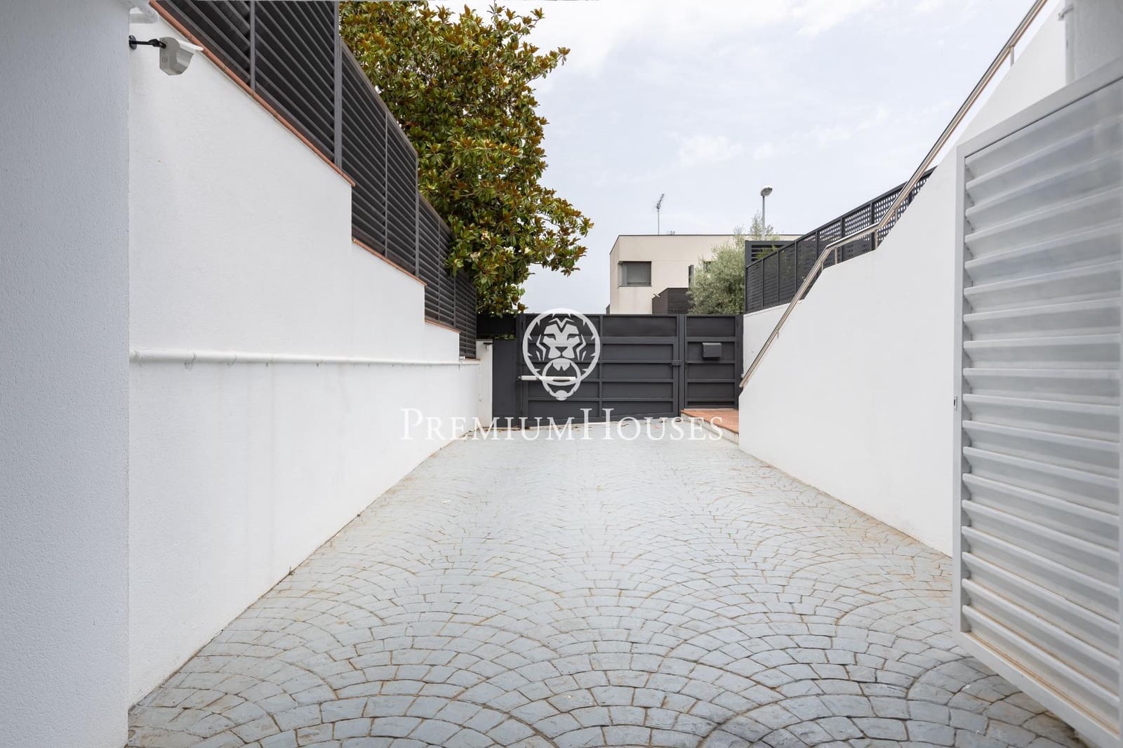 5 bedroom Villa for sale in Alella with garage - € 1,175,000 (Ref: 9846234)