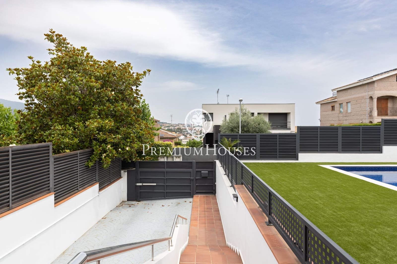 5 bedroom Villa for sale in Alella with garage - € 1,175,000 (Ref: 9846234)