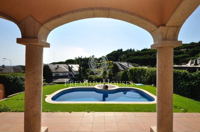 4 slaapkamer Villa te koop in Sant Vicenç de Montalt met zwembad garage - € 1.420.000 (Ref: 9861867)