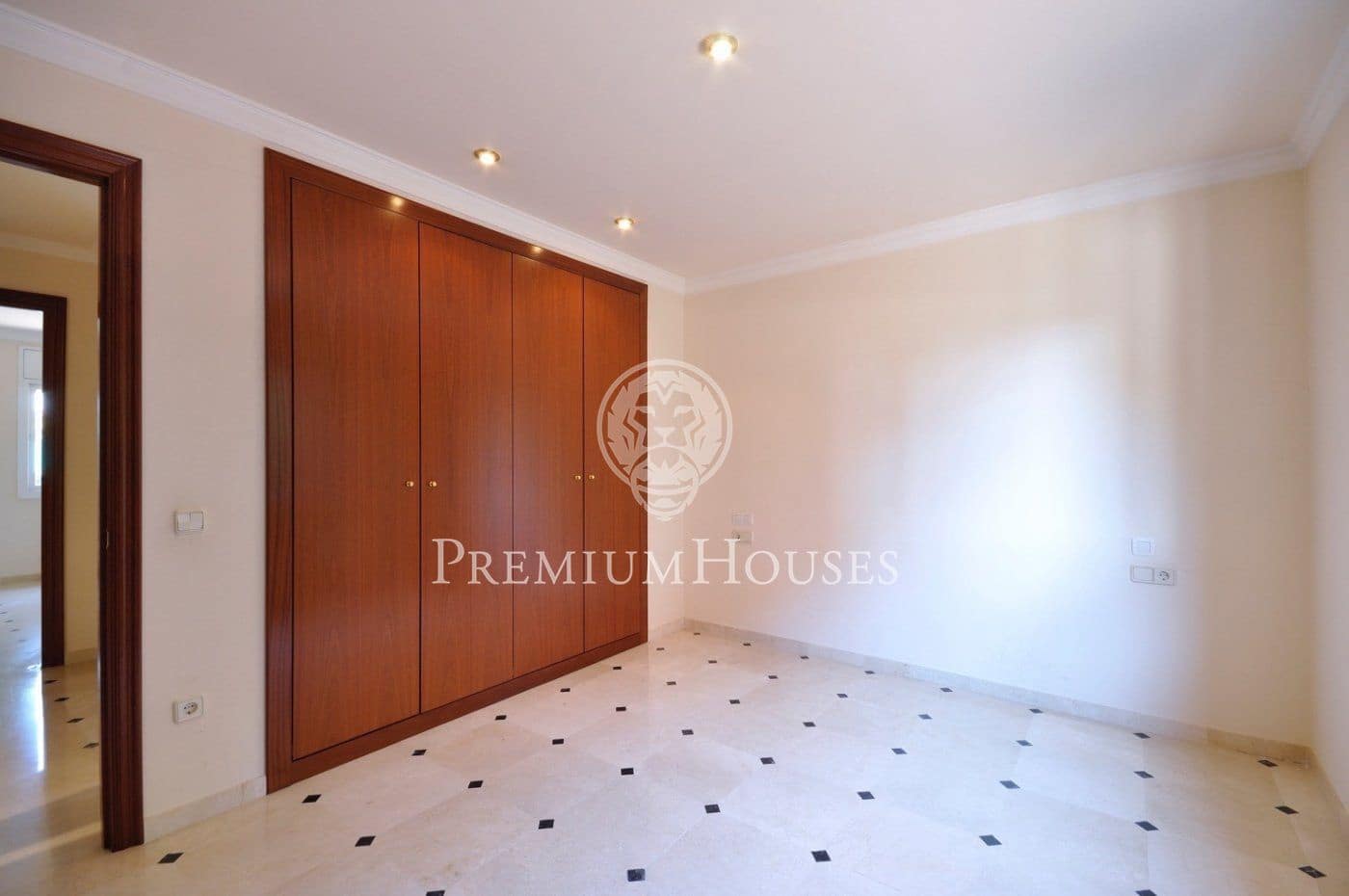 4 quarto Moradia para venda em Sant Vicenc de Montalt com piscina garagem - 1 420 000 € (Ref: 9861867)