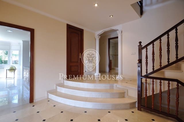 4 slaapkamer Villa te koop in Sant Vicenç de Montalt met zwembad garage - € 1.420.000 (Ref: 9861867)