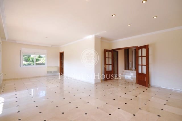 4 slaapkamer Villa te koop in Sant Vicenç de Montalt met zwembad garage - € 1.420.000 (Ref: 9861867)