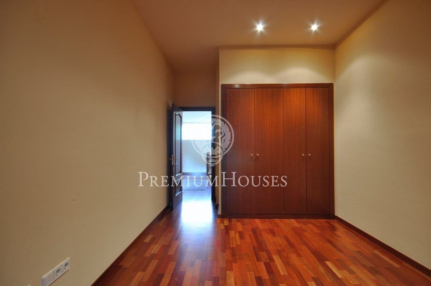 4 quarto Moradia para venda em Sant Vicenc de Montalt com piscina garagem - 1 420 000 € (Ref: 9861867)