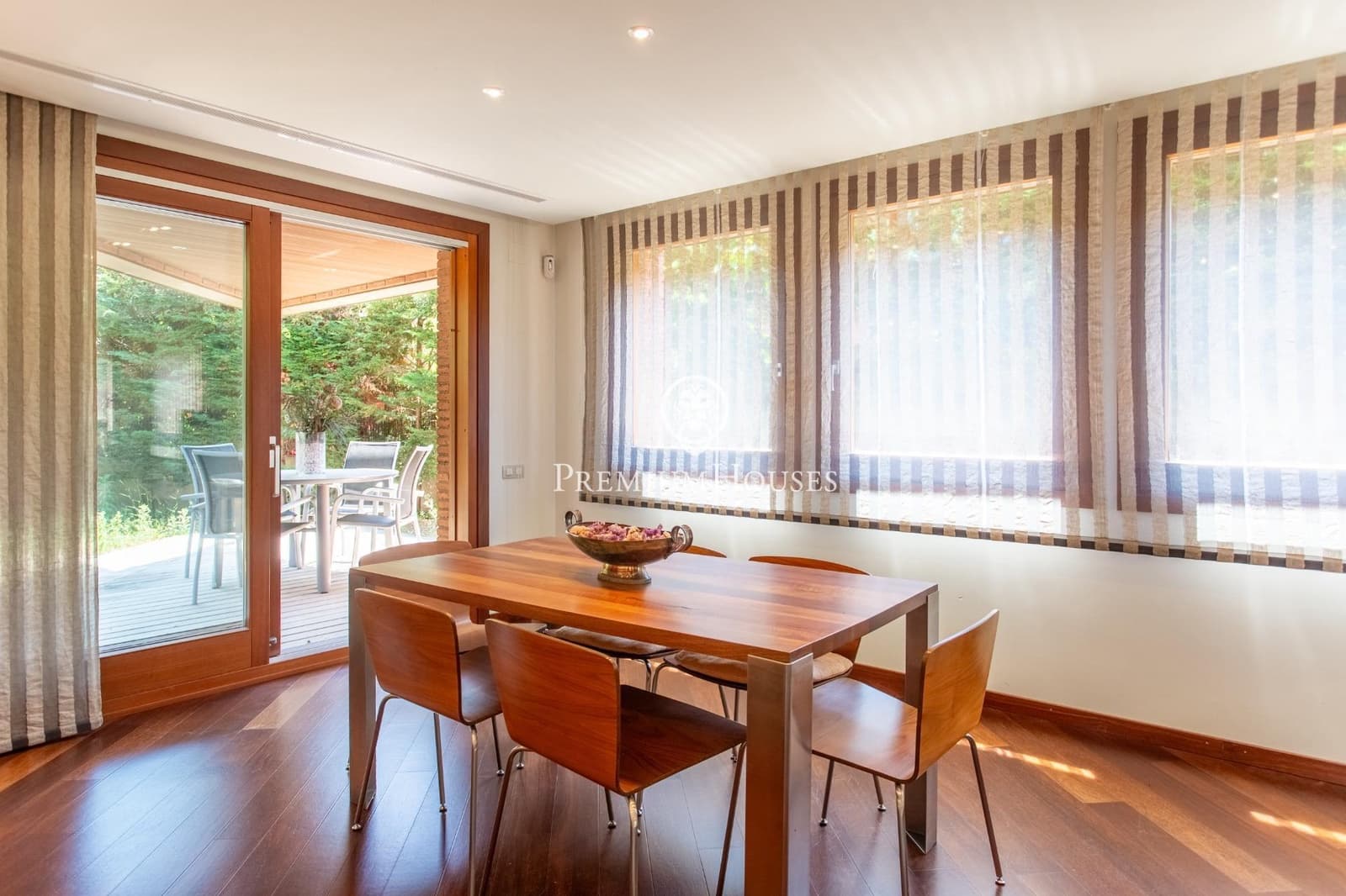 4 bedroom Villa for sale in Cabrera de Mar with garage - € 1,420,000 (Ref: 9876417)