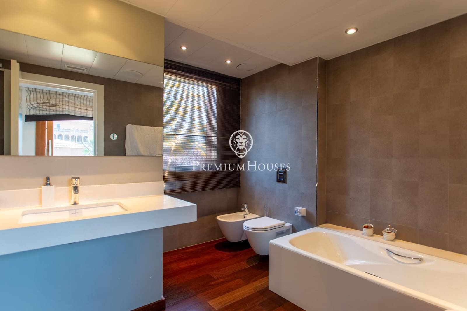 4 bedroom Villa for sale in Cabrera de Mar with garage - € 1,420,000 (Ref: 9876417)