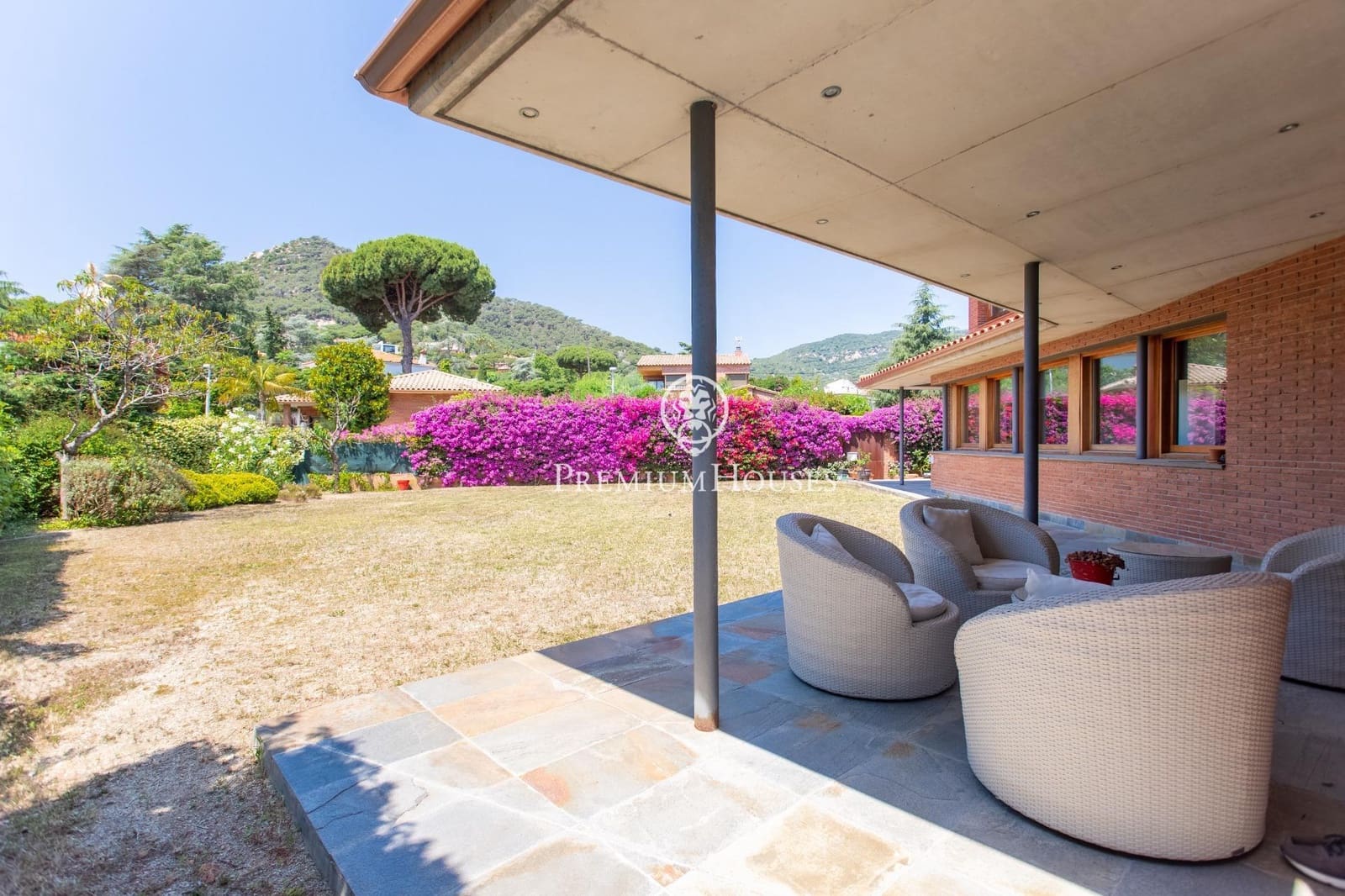 4 bedroom Villa for sale in Cabrera de Mar with garage - € 1,420,000 (Ref: 9876417)