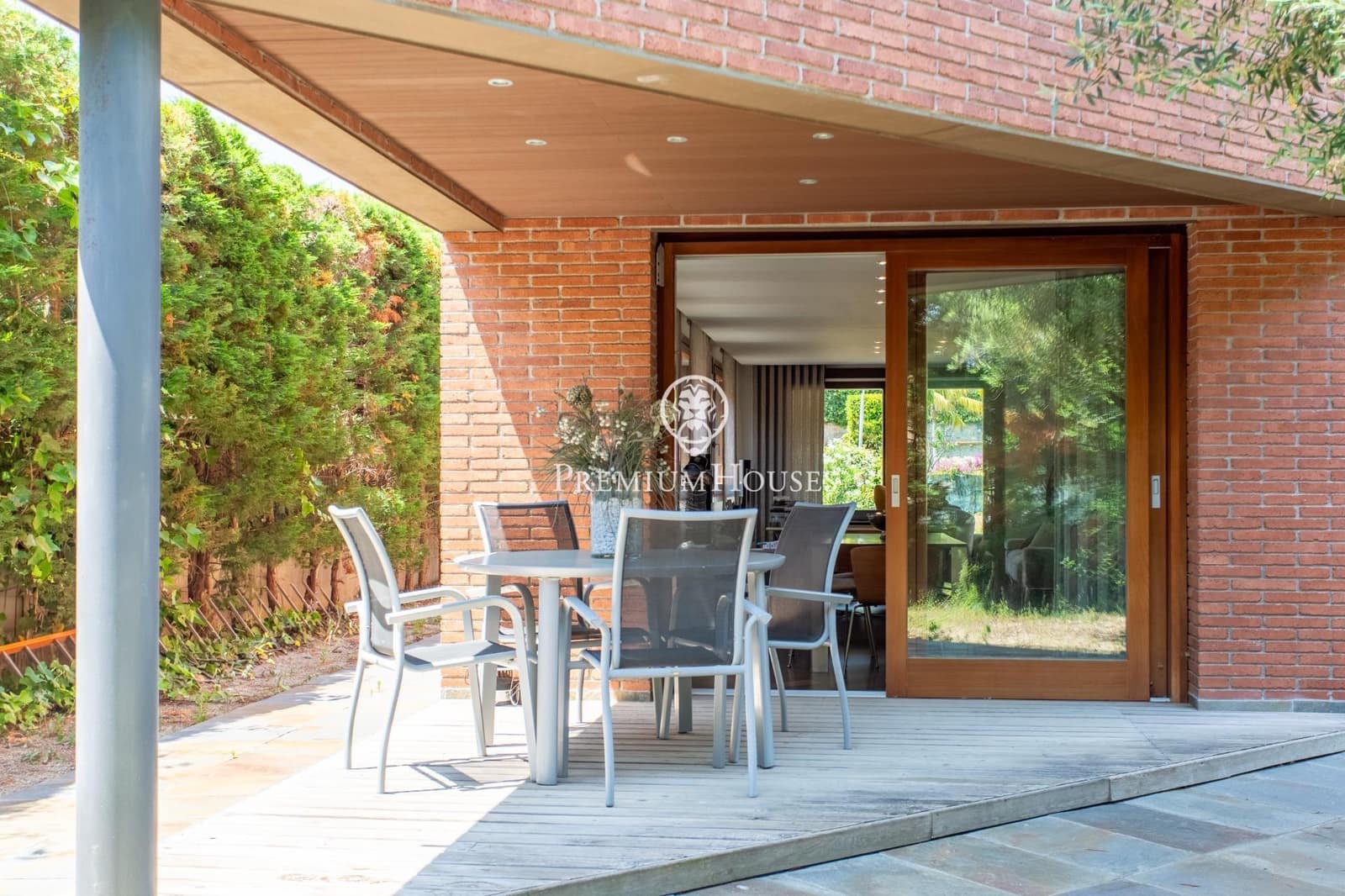 4 bedroom Villa for sale in Cabrera de Mar with garage - € 1,420,000 (Ref: 9876417)