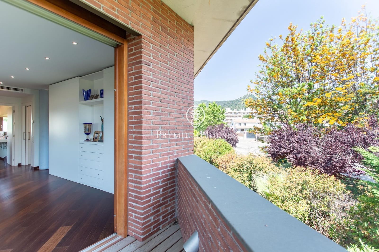 4 bedroom Villa for sale in Cabrera de Mar with garage - € 1,420,000 (Ref: 9876417)