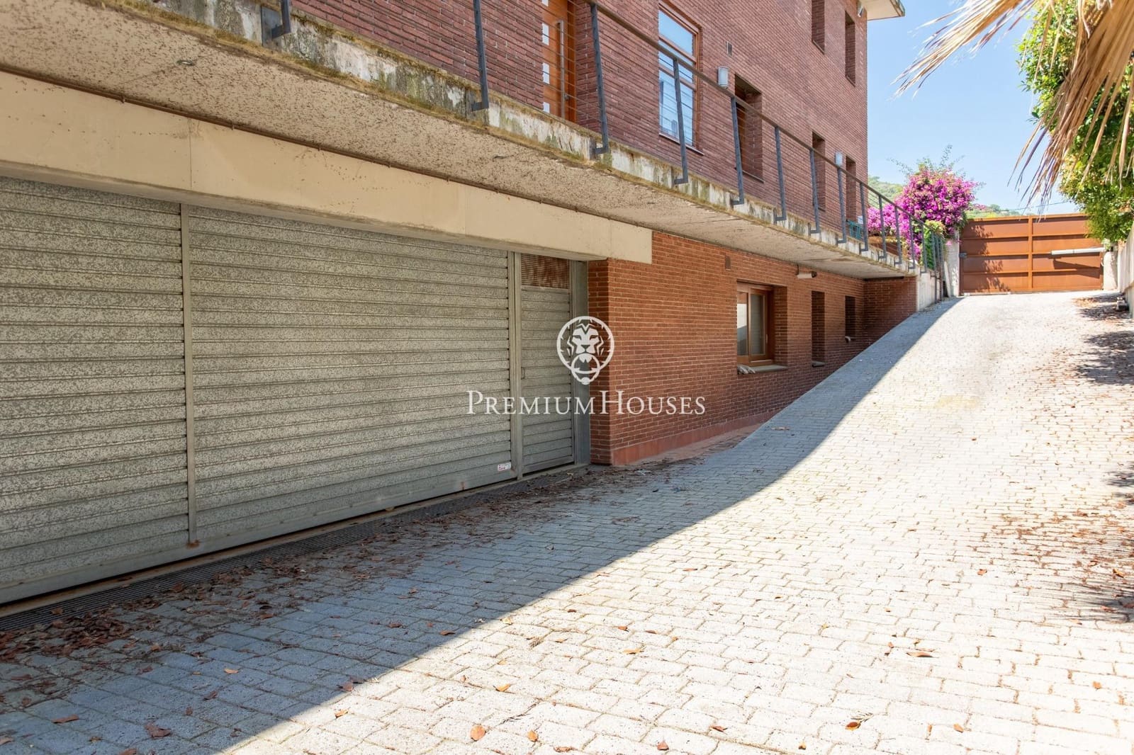 4 bedroom Villa for sale in Cabrera de Mar with garage - € 1,420,000 (Ref: 9876417)
