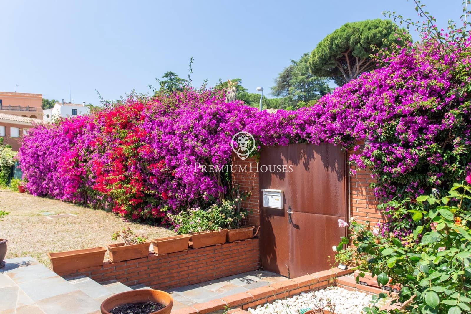 4 bedroom Villa for sale in Cabrera de Mar with garage - € 1,420,000 (Ref: 9876417)