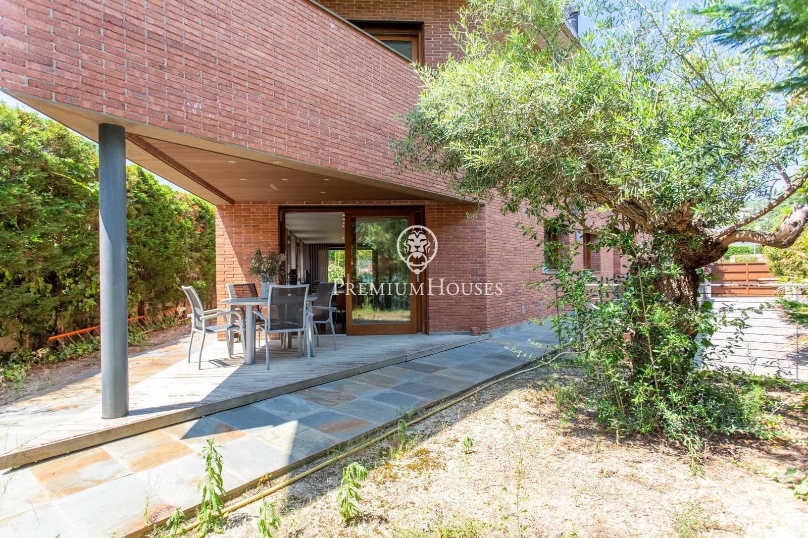 4 bedroom Villa for sale in Cabrera de Mar with garage - € 1,420,000 (Ref: 9876417)
