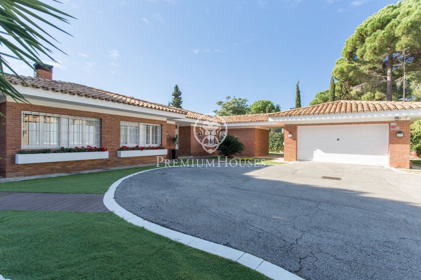 6 soveværelse Villa til salg i Sant Vicenc de Montalt med swimmingpool garage - € 1.750.000 (Ref: 9890373)