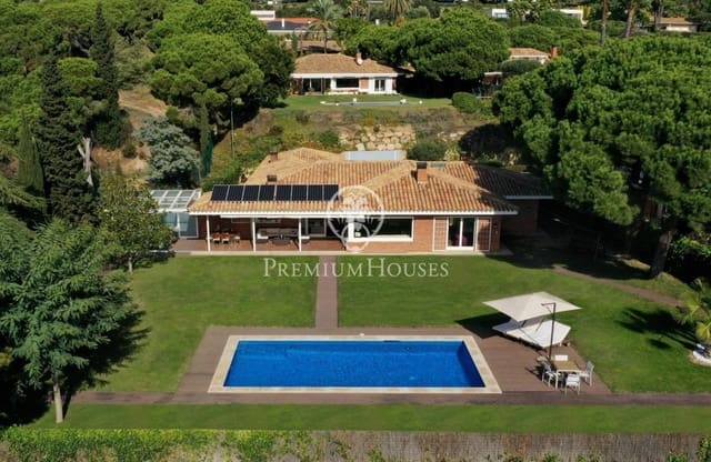 6 bedroom Villa for sale in Sant Vicenç de Montalt with pool garage - € 1,750,000 (Ref: 9890373)