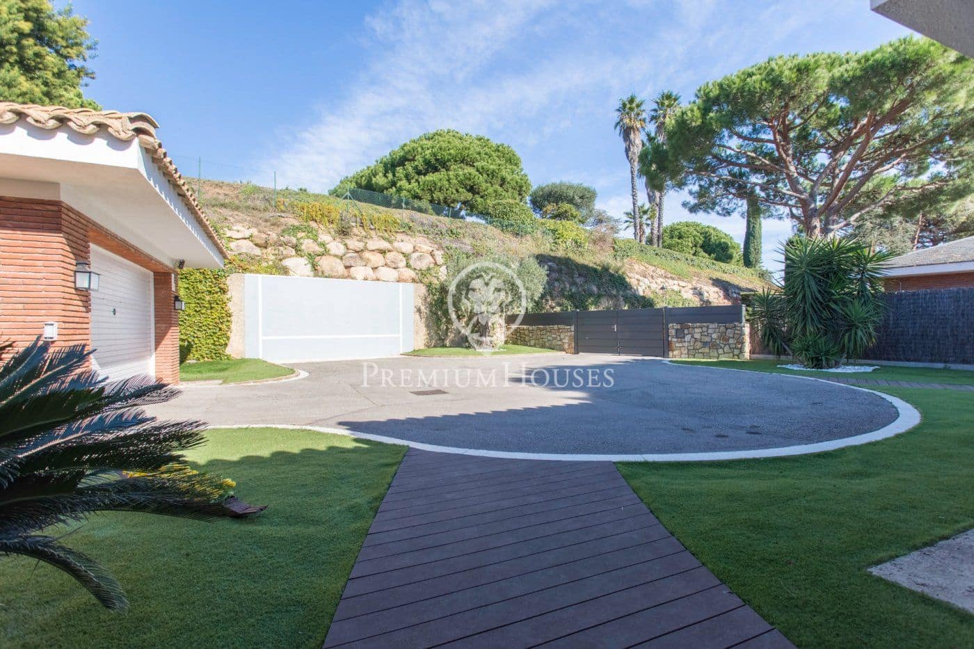 6 slaapkamer Villa te koop in Sant Vicenc de Montalt met zwembad garage - € 1.750.000 (Ref: 9890373)