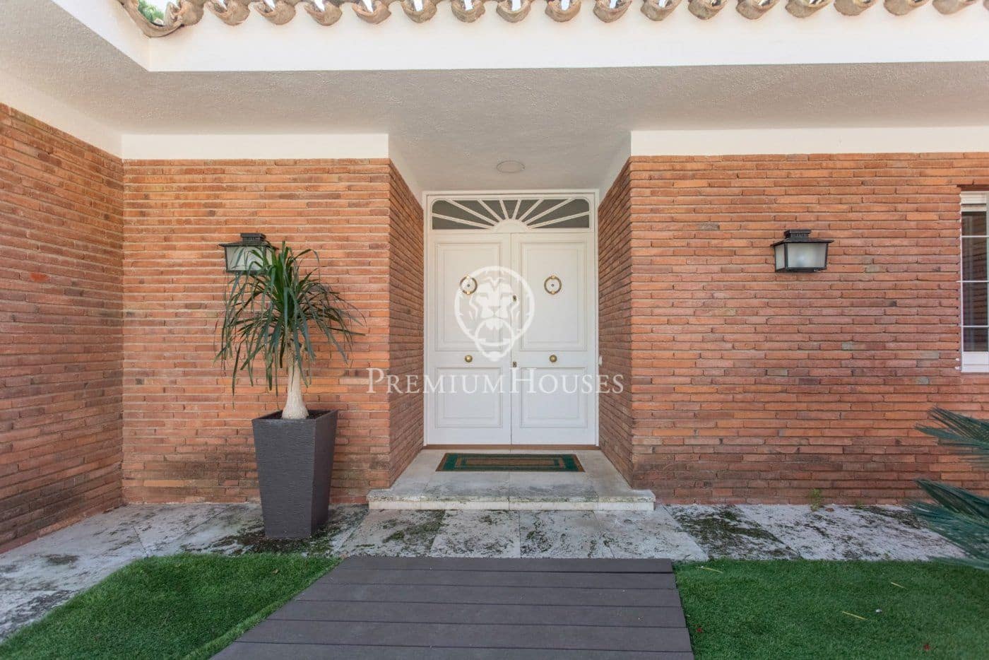 6 slaapkamer Villa te koop in Sant Vicenc de Montalt met zwembad garage - € 1.750.000 (Ref: 9890373)