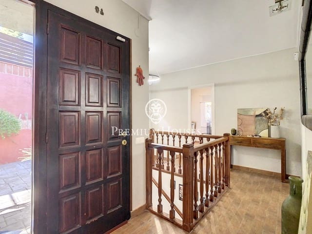 5 bedroom Villa for sale in Sant Cebrià de Vallalta with pool - € 650,000 (Ref: 9896332)