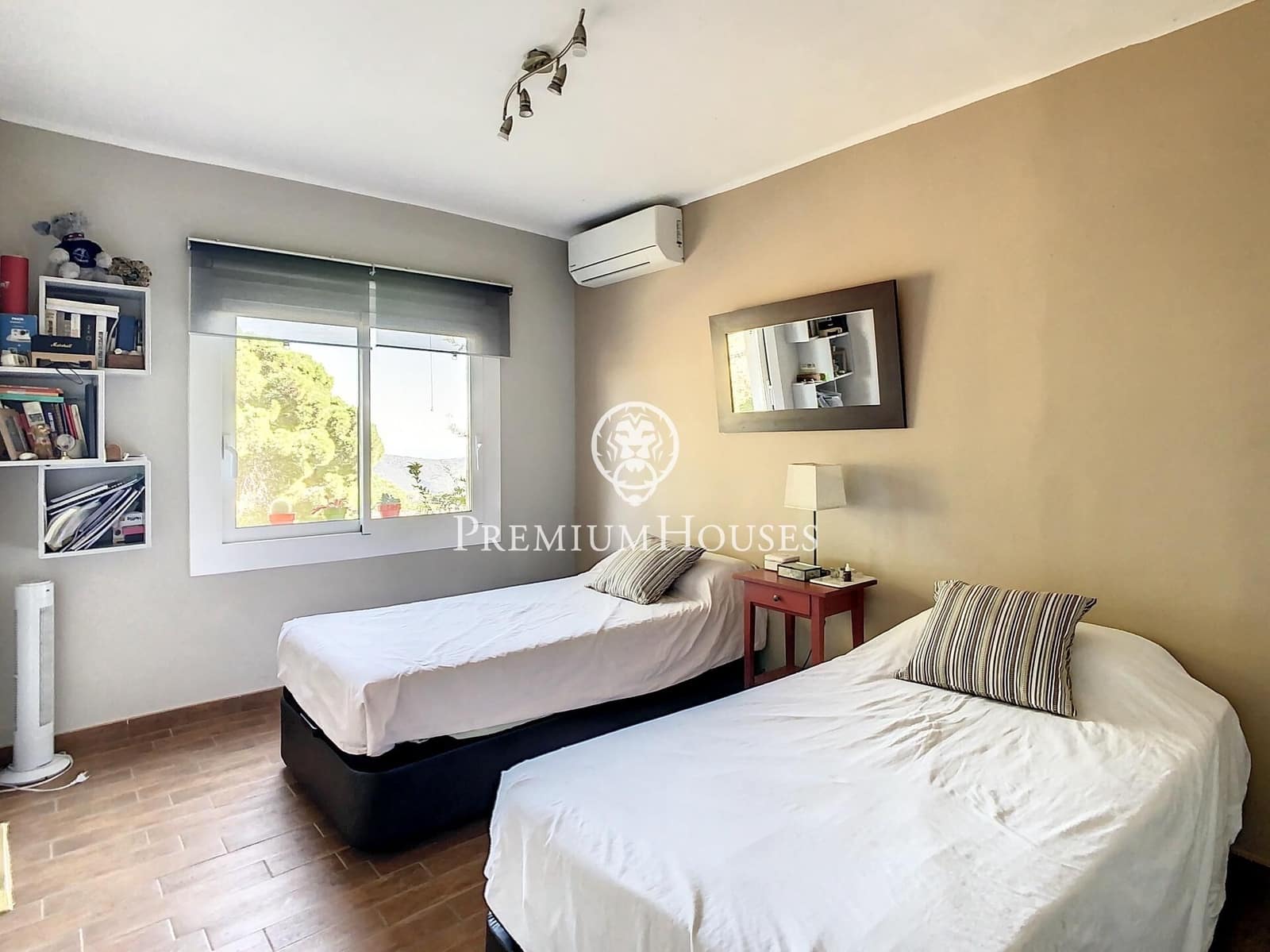 5 bedroom Villa for sale in Sant Cebria de Vallalta with pool - € 650,000 (Ref: 9896332)
