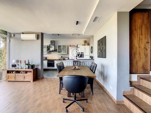 5 bedroom Villa for sale in Sant Cebrià de Vallalta with pool - € 650,000 (Ref: 9896332)