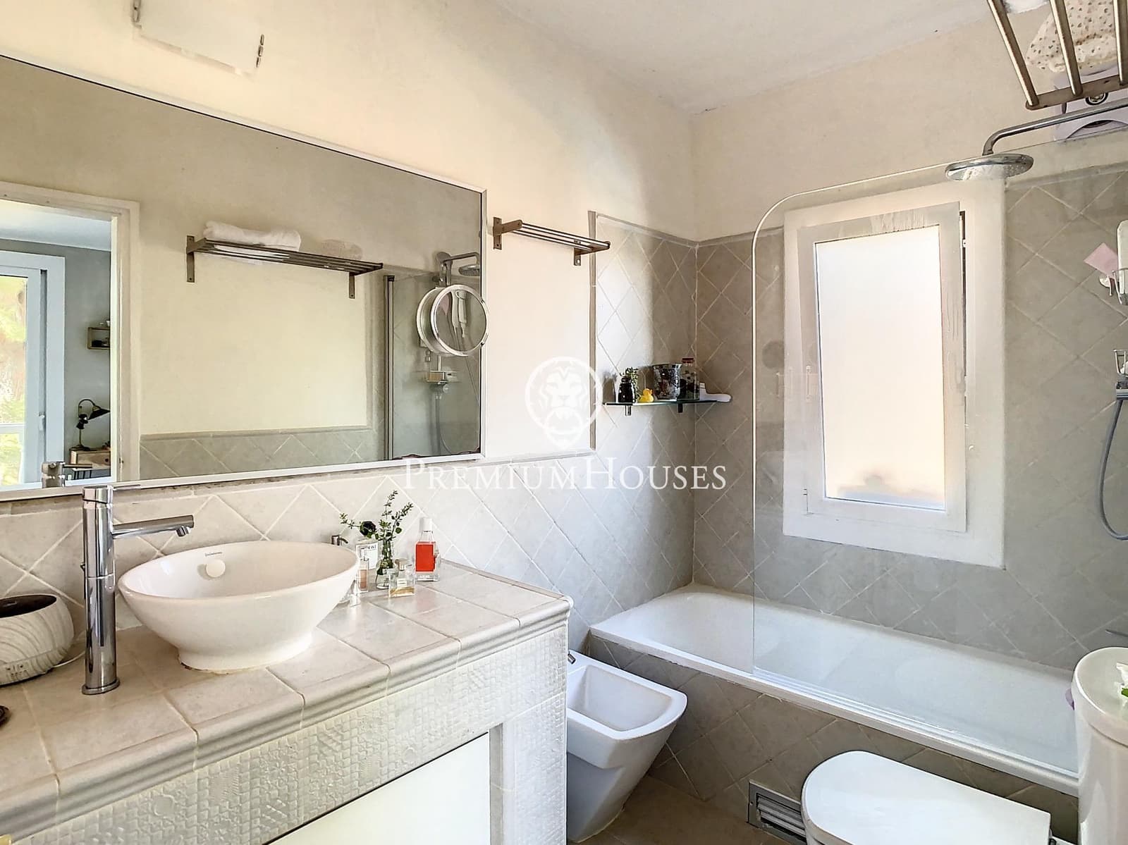 5 bedroom Villa for sale in Sant Cebria de Vallalta with pool - € 650,000 (Ref: 9896332)
