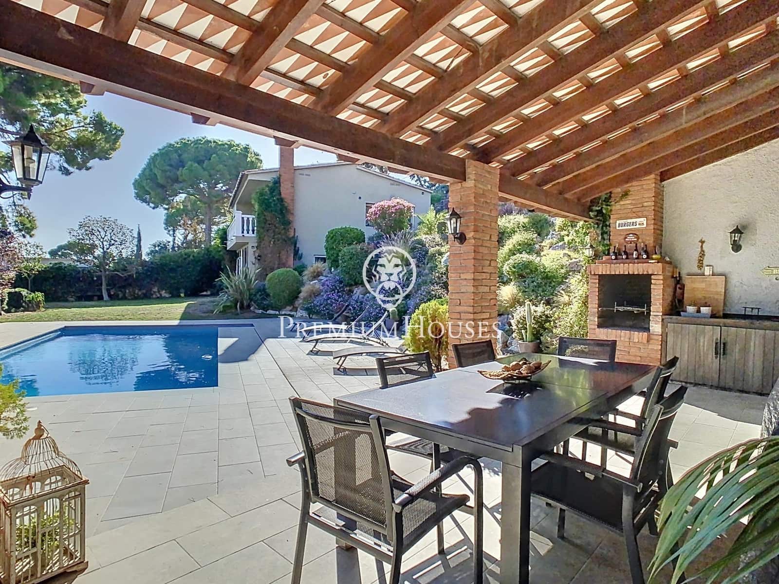 5 bedroom Villa for sale in Sant Cebria de Vallalta with pool - € 650,000 (Ref: 9896332)