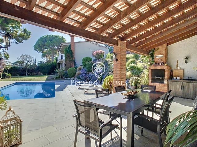 5 bedroom Villa for sale in Sant Cebrià de Vallalta with pool - € 650,000 (Ref: 9896332)