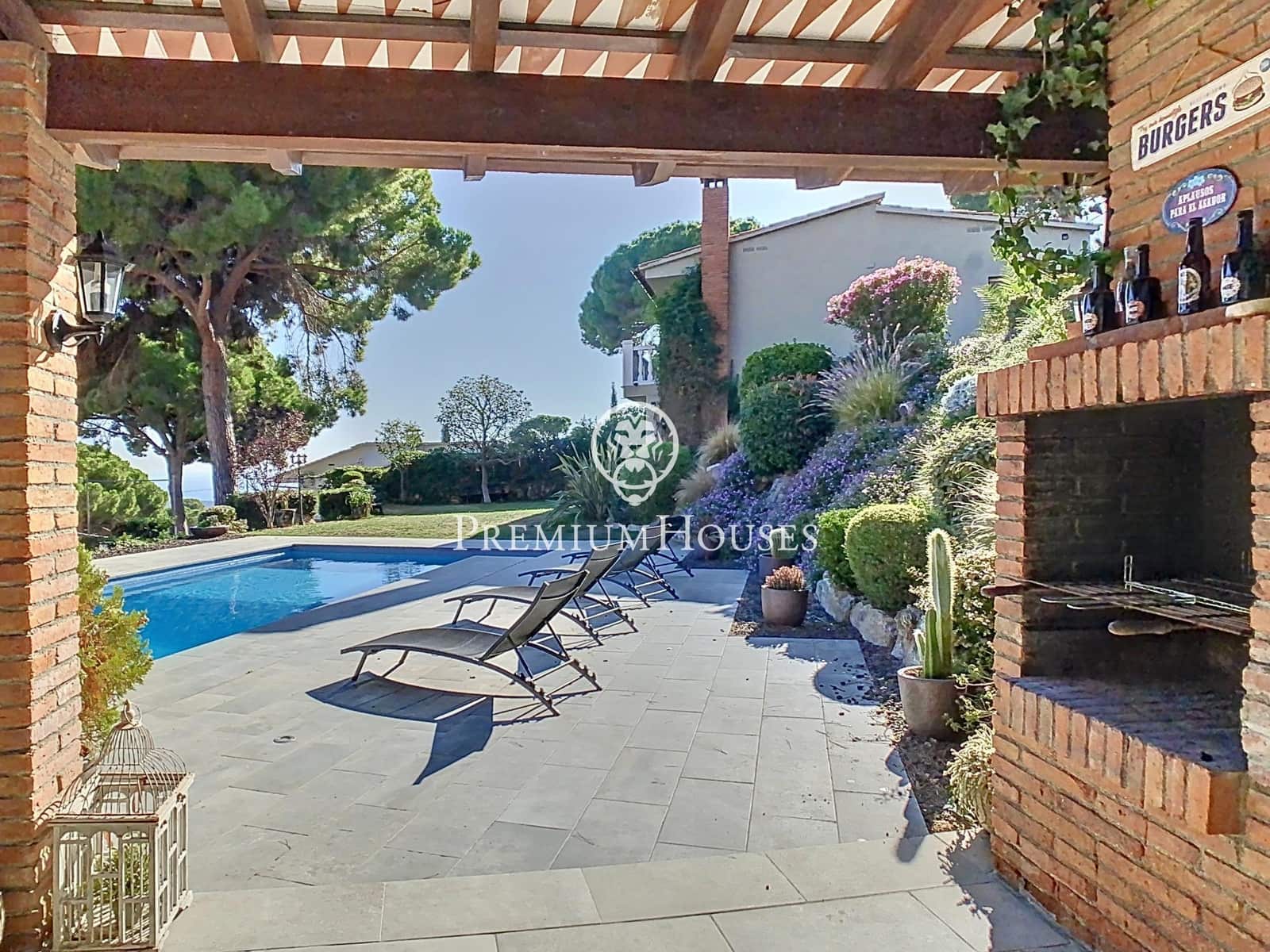 5 bedroom Villa for sale in Sant Cebria de Vallalta with pool - € 650,000 (Ref: 9896332)