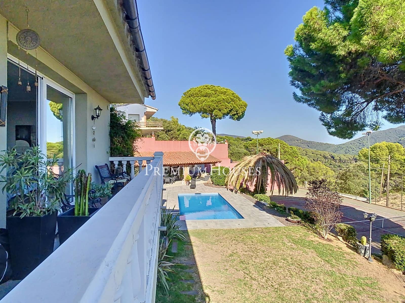 5 bedroom Villa for sale in Sant Cebria de Vallalta with pool - € 650,000 (Ref: 9896332)