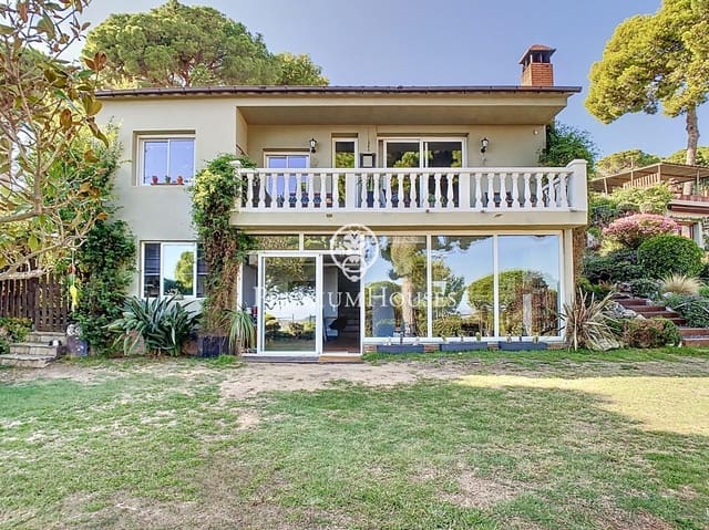 5 bedroom Villa for sale in Sant Cebrià de Vallalta with pool - € 650,000 (Ref: 9896332)