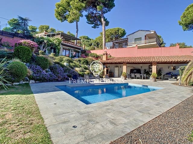 5 bedroom Villa for sale in Sant Cebrià de Vallalta with pool - € 650,000 (Ref: 9896332)