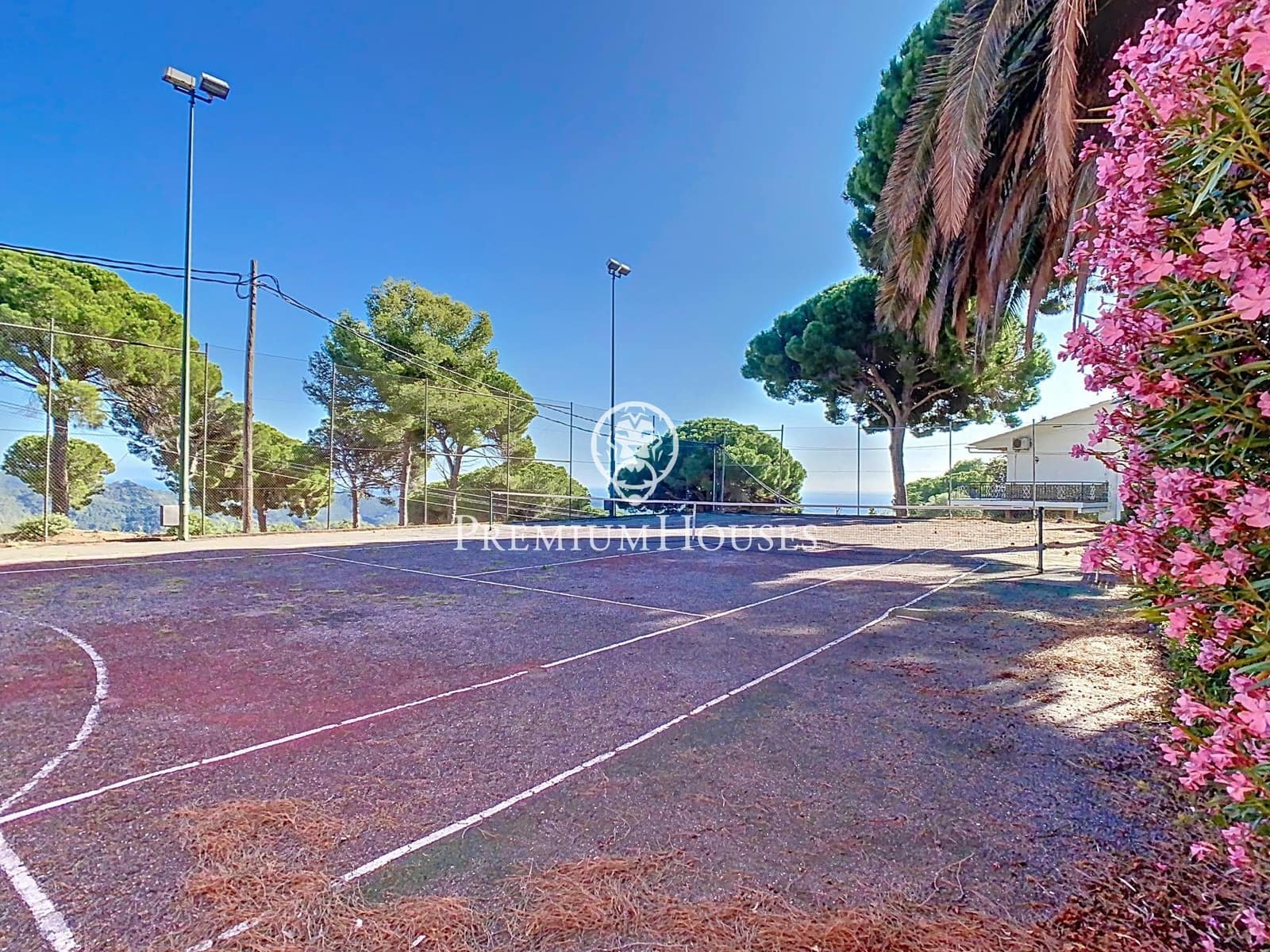 5 bedroom Villa for sale in Sant Cebria de Vallalta with pool - € 650,000 (Ref: 9896332)