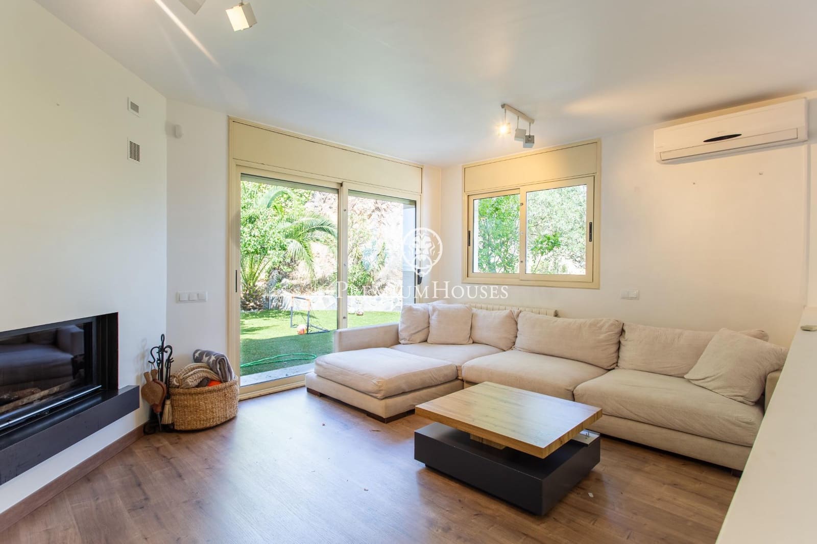 4 sypialnia Dom szeregowy na sprzedaż w Vallromanes z basenem garażem - 775 000 € (Ref: 9908038)