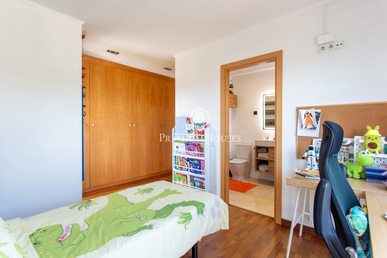 4 sypialnia Dom szeregowy na sprzedaż w Vallromanes z basenem garażem - 775 000 € (Ref: 9908038)