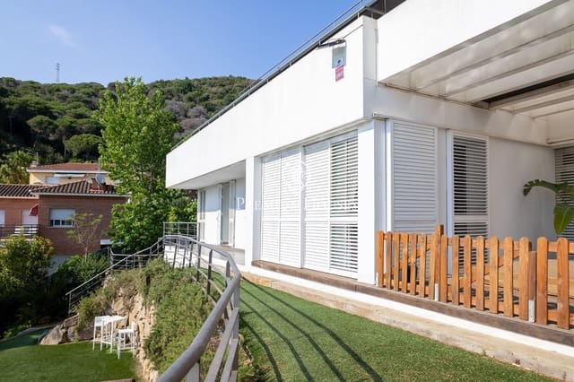 4 sovrum Villa till salu i Cabrils med pool garage - 1 090 000 € (Ref: 9920425)
