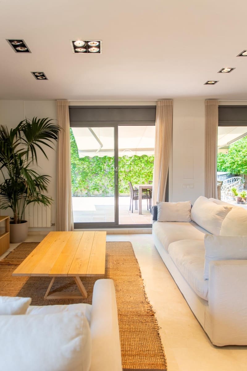 5 bedroom Terraced Villa for rent in Alella with garage - € 2,900 (Ref: 9945713)