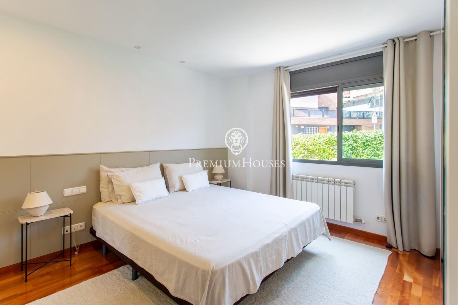5 bedroom Terraced Villa for rent in Alella with garage - € 2,900 (Ref: 9945713)