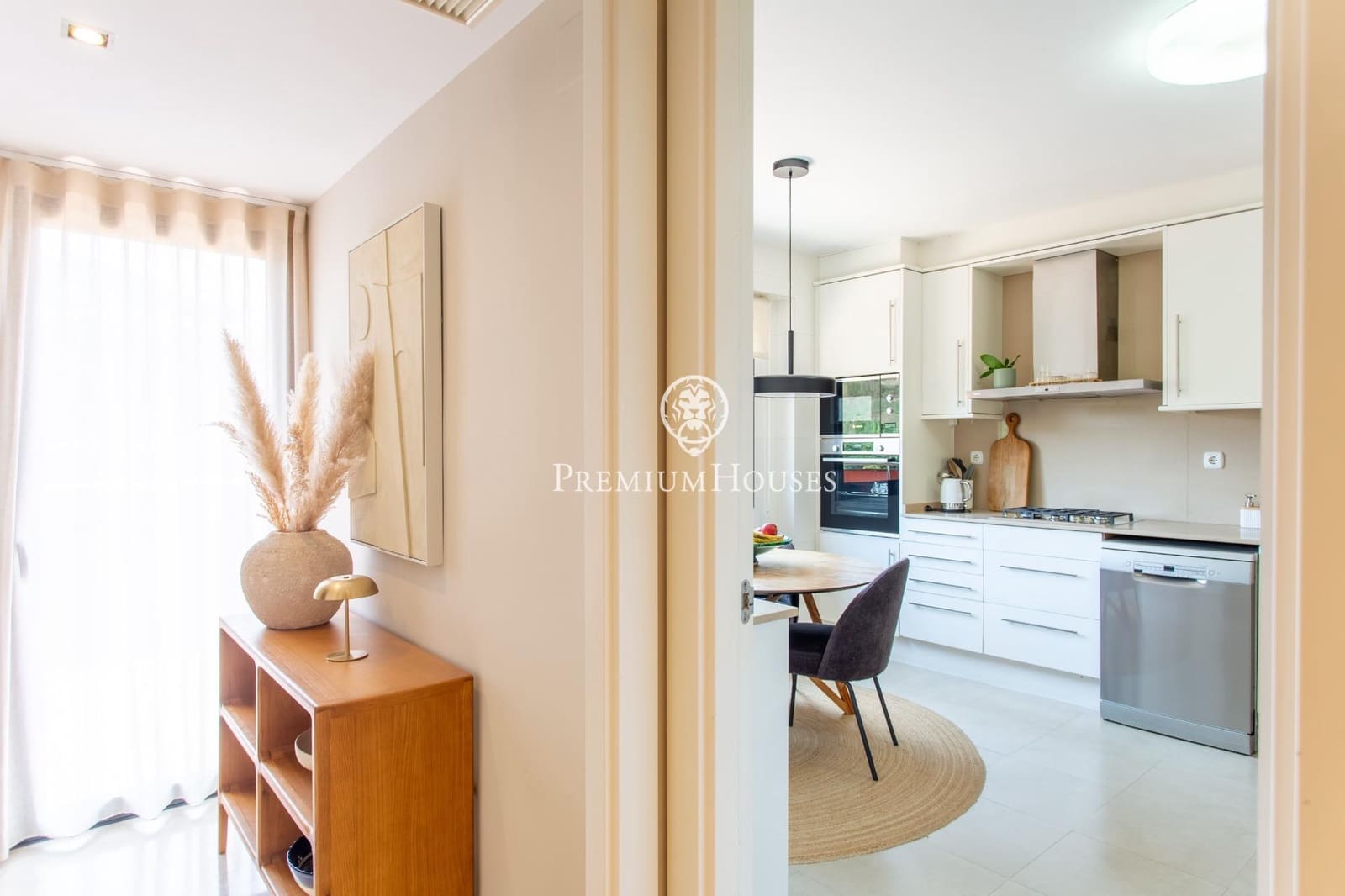 5 bedroom Terraced Villa for rent in Alella with garage - € 2,900 (Ref: 9945713)