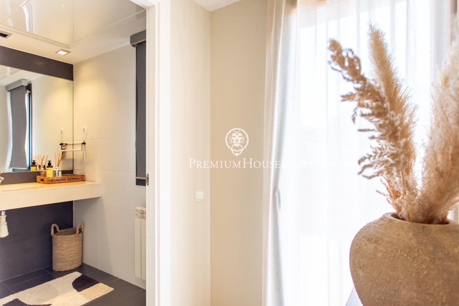 5 bedroom Terraced Villa for rent in Alella with garage - € 2,900 (Ref: 9945713)