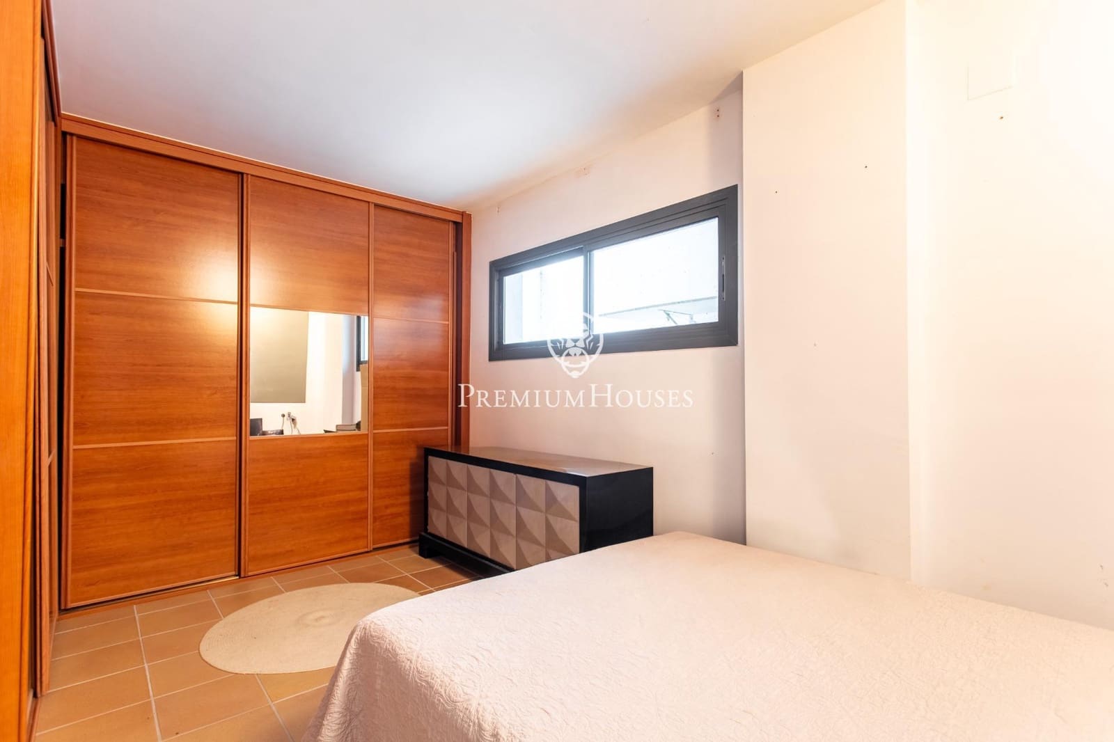 5 bedroom Terraced Villa for rent in Alella with garage - € 2,900 (Ref: 9945713)