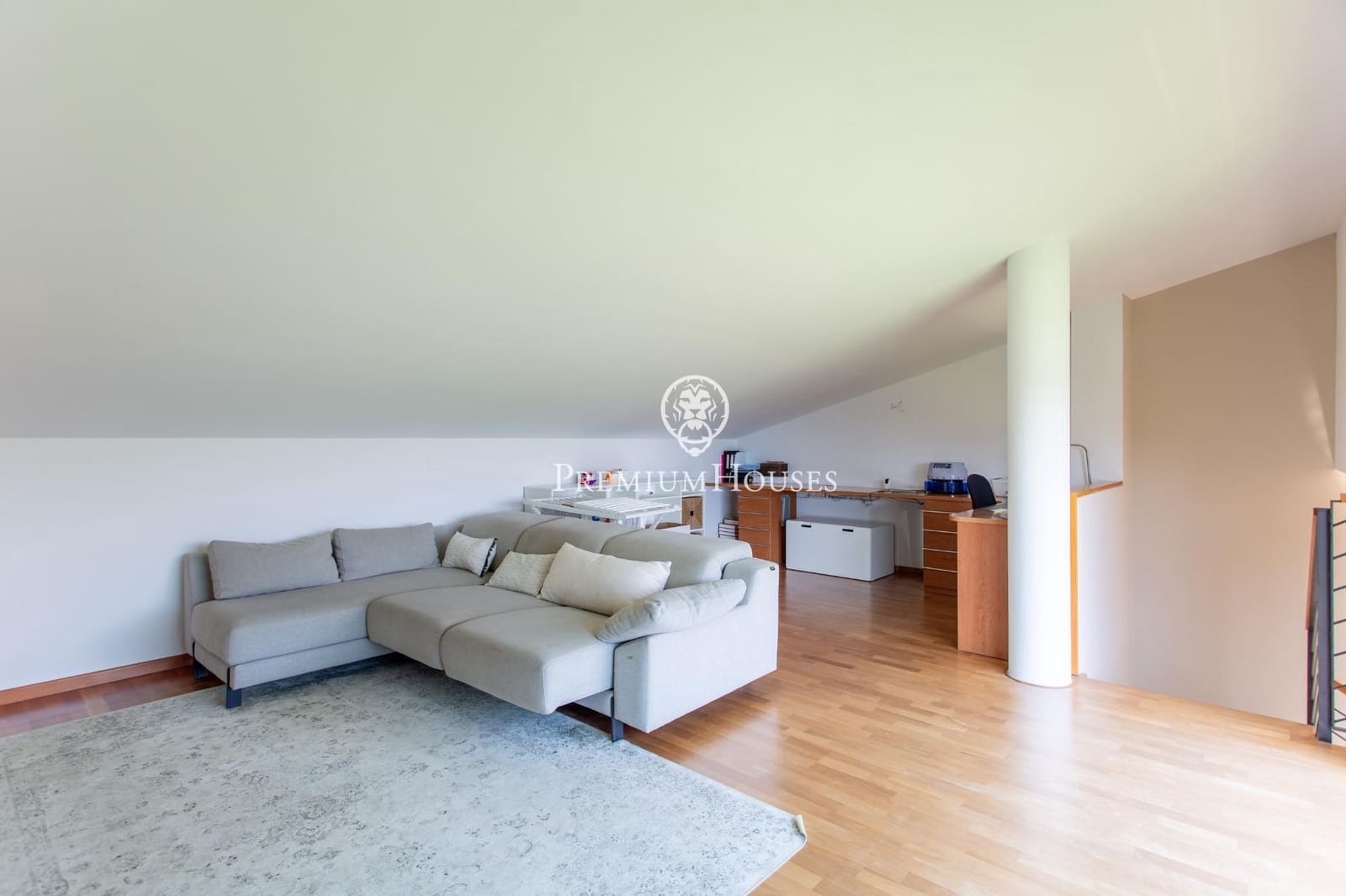 5 bedroom Terraced Villa for rent in Alella with garage - € 2,900 (Ref: 9945713)
