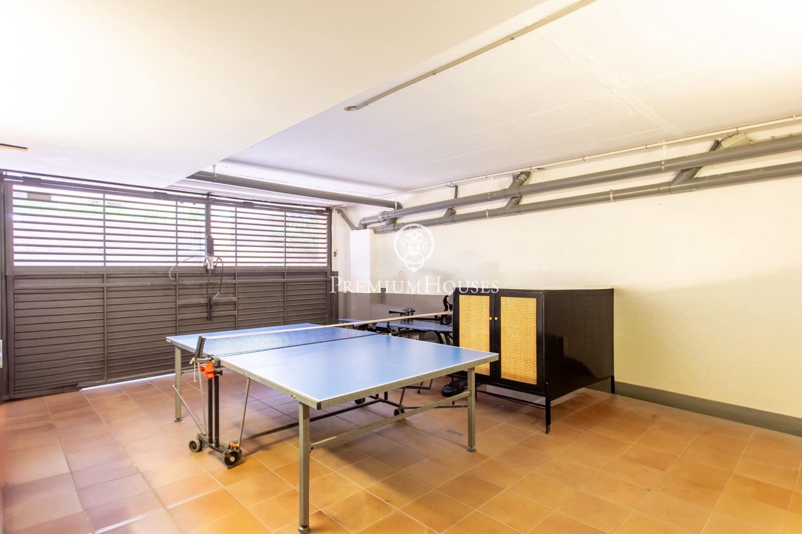5 bedroom Terraced Villa for rent in Alella with garage - € 2,900 (Ref: 9945713)