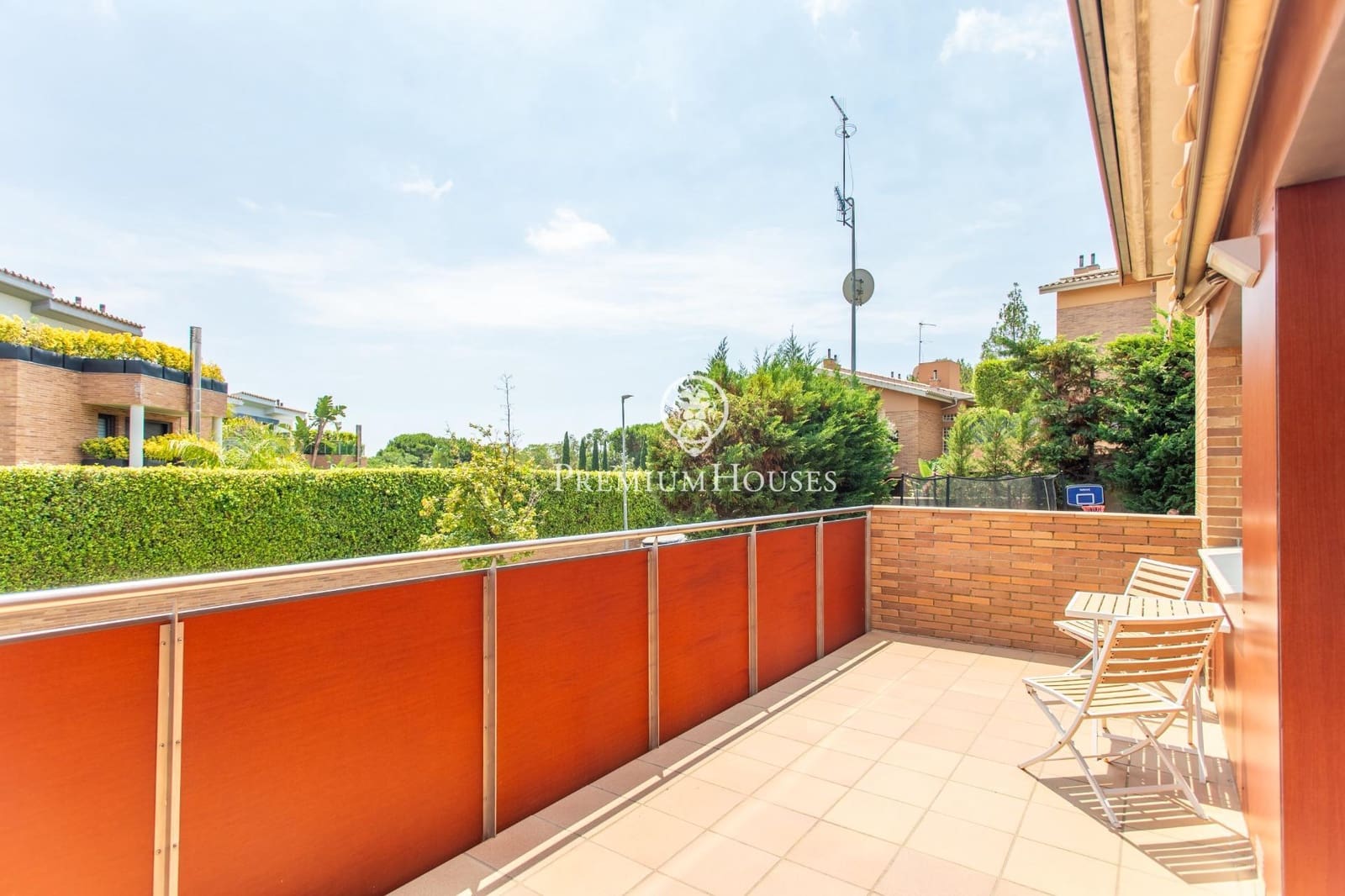 5 bedroom Terraced Villa for rent in Alella with garage - € 2,900 (Ref: 9945713)