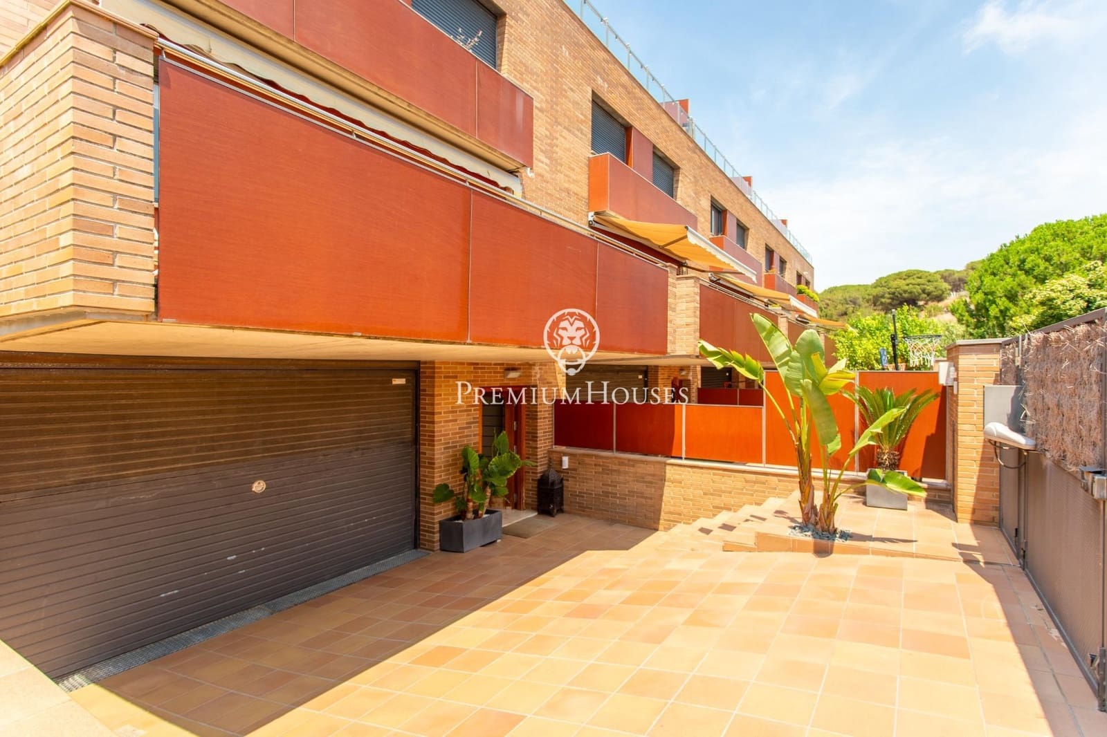 5 bedroom Terraced Villa for rent in Alella with garage - € 2,900 (Ref: 9945713)
