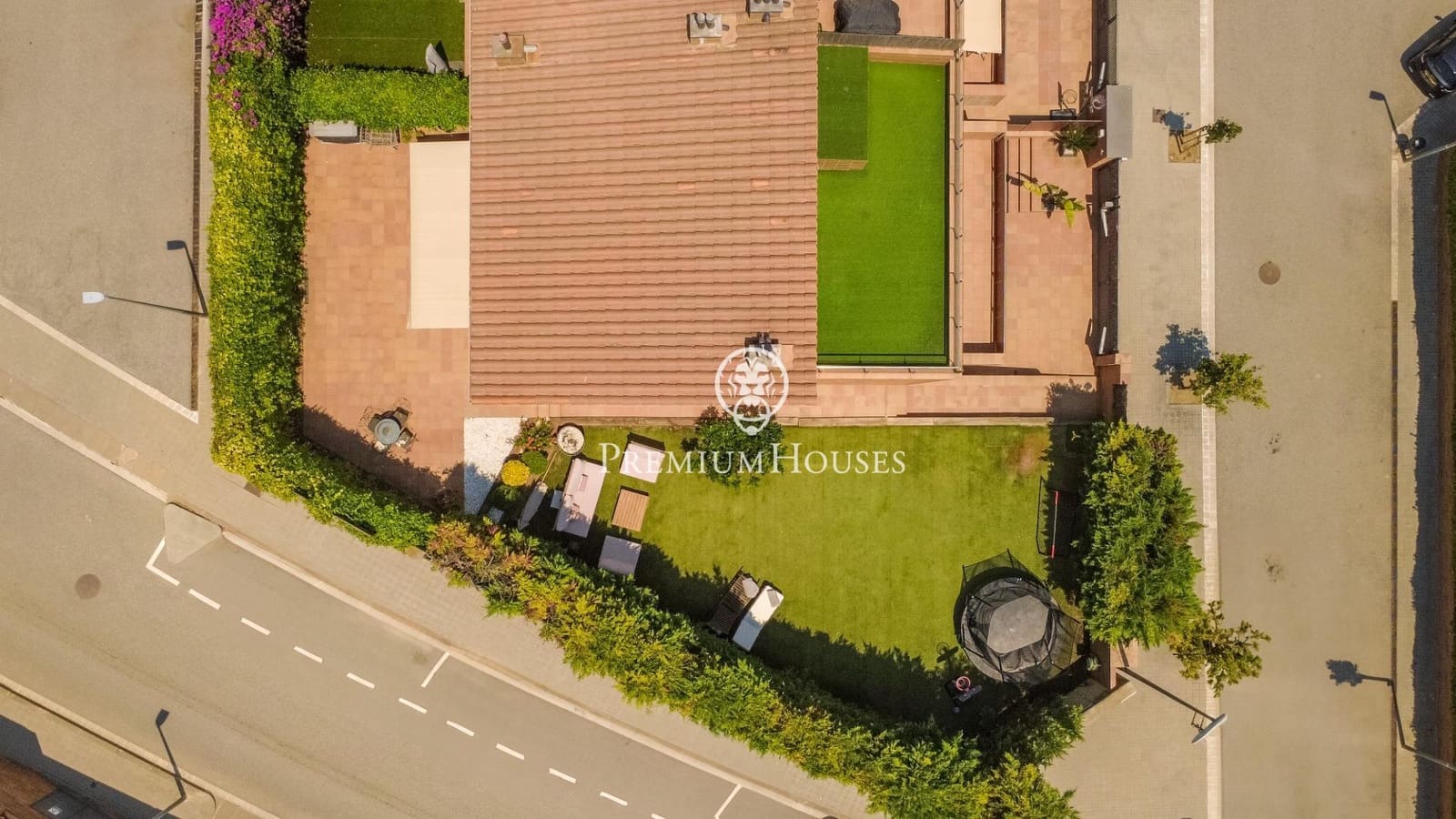 5 bedroom Terraced Villa for rent in Alella with garage - € 2,900 (Ref: 9945713)