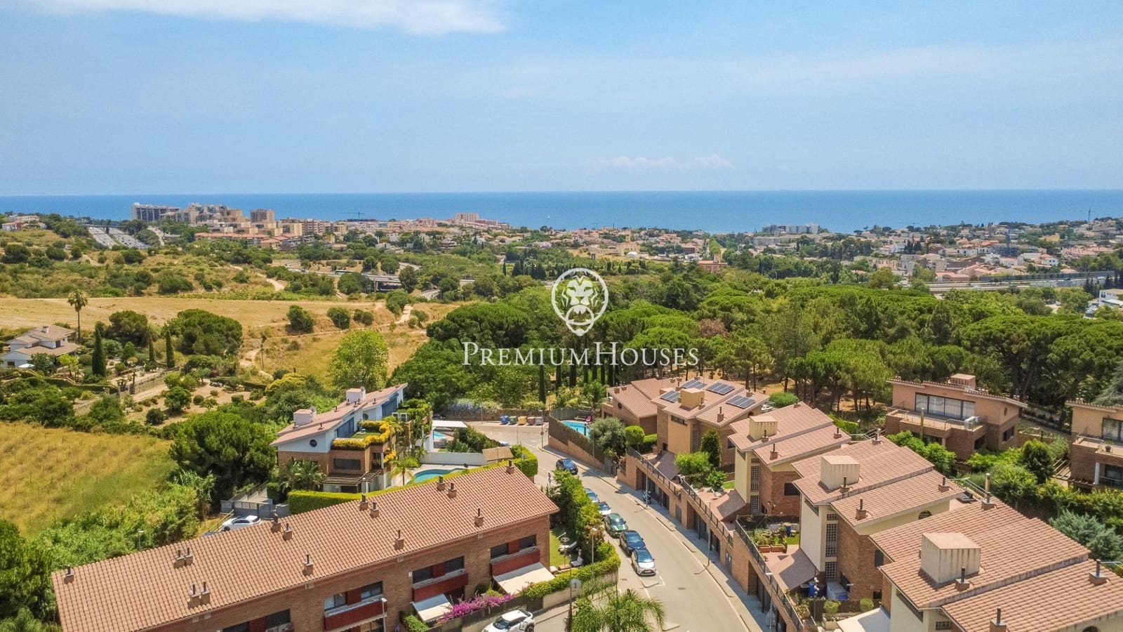 5 bedroom Terraced Villa for rent in Alella with garage - € 2,900 (Ref: 9945713)