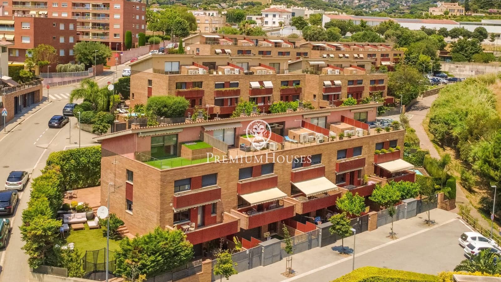 5 bedroom Terraced Villa for rent in Alella with garage - € 2,900 (Ref: 9945713)
