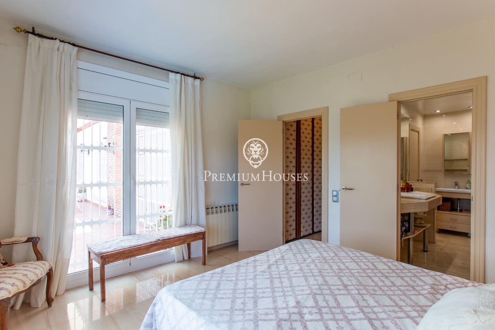5 sypialnia Willa na sprzedaż w Vallromanes z basenem garażem - 645 000 € (Ref: 9945714)