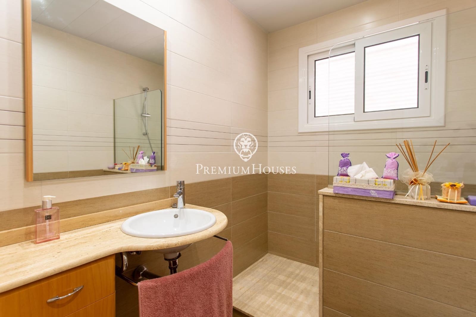 5 sypialnia Willa na sprzedaż w Vallromanes z basenem garażem - 645 000 € (Ref: 9945714)