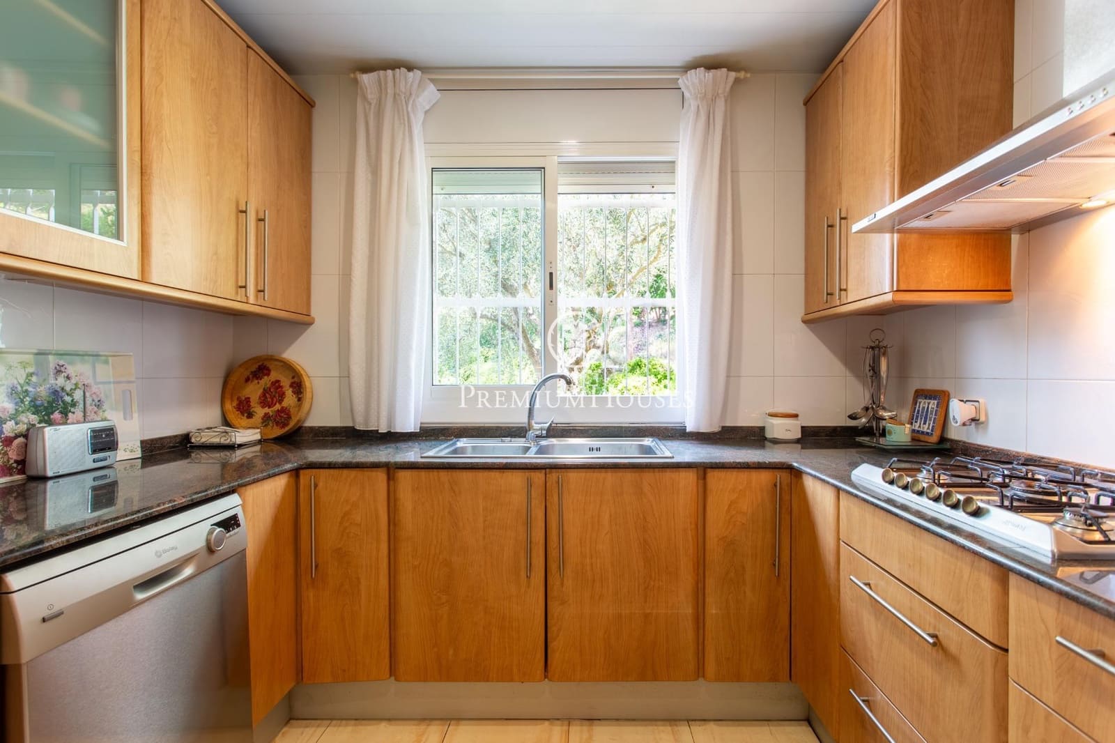 5 sypialnia Willa na sprzedaż w Vallromanes z basenem garażem - 645 000 € (Ref: 9945714)