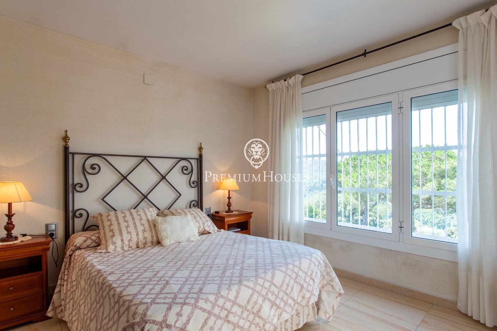 5 sypialnia Willa na sprzedaż w Vallromanes z basenem garażem - 645 000 € (Ref: 9945714)